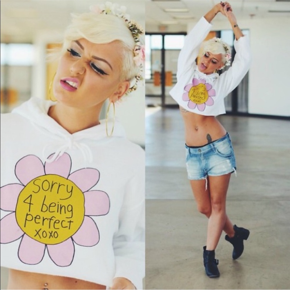 Hooded graphic cropped sweater